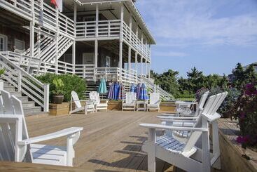 هتل The First Colony Inn