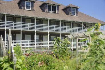 هتل The First Colony Inn