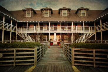 هتل The First Colony Inn