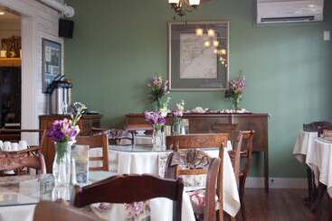 هتل The First Colony Inn