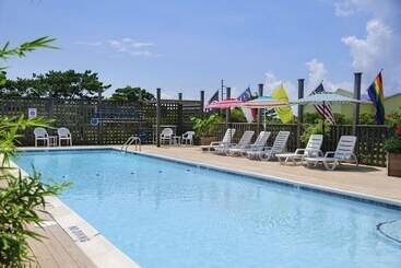هتل The First Colony Inn