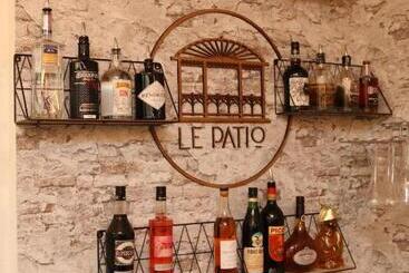هتل Hôtel & Restaurant Le Patio Vichy