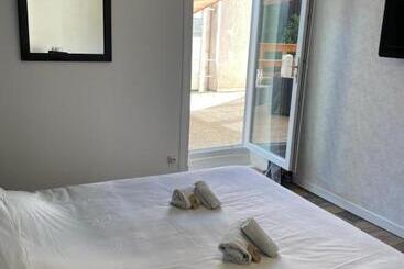 هتل Hôtel & Restaurant Le Patio Vichy