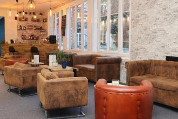 هتل Hôtel & Restaurant Le Patio Vichy