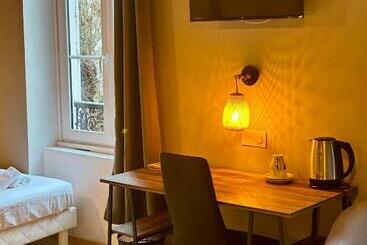 هتل Hôtel & Restaurant Le Patio Vichy