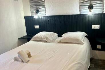 هتل Hôtel & Restaurant Le Patio Vichy
