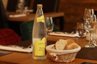 هتل Hôtel & Restaurant Le Patio Vichy