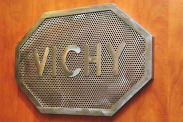 هتل Hôtel & Restaurant Le Patio Vichy