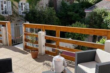 هتل Hôtel & Restaurant Le Patio Vichy