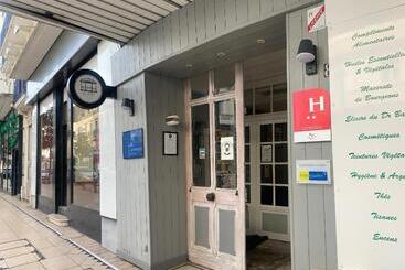 هتل Hôtel & Restaurant Le Patio Vichy