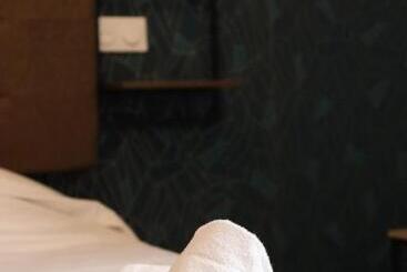 هتل Hôtel & Restaurant Le Patio Vichy