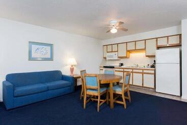 هتل Mariner Inn And Suites