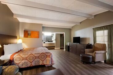 هتل Knights Inn Fayetteville   Fort Bragg