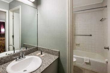 هتل Knights Inn Fayetteville   Fort Bragg