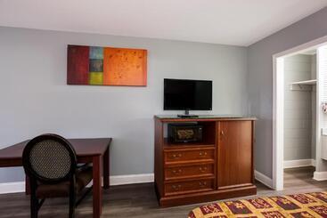 هتل Knights Inn Fayetteville   Fort Bragg