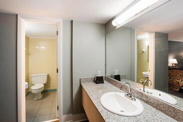 هتل Knights Inn Fayetteville   Fort Bragg
