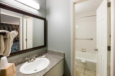 هتل Knights Inn Fayetteville   Fort Bragg