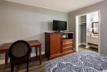 هتل Knights Inn Fayetteville   Fort Bragg