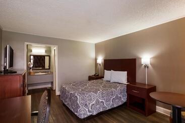 هتل Knights Inn Fayetteville   Fort Bragg