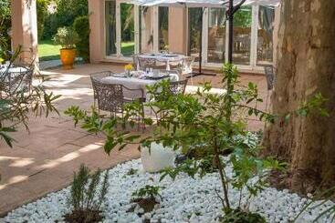 هتل Mas Angelussi   Le Clos Du Soleil