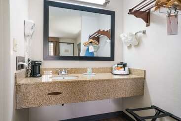 هتل Quality Inn Greenville Near University
