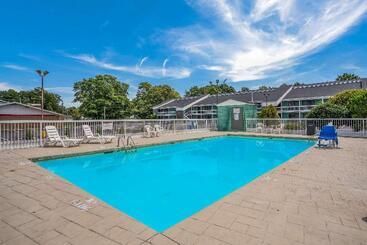 هتل Quality Inn Greenville Near University