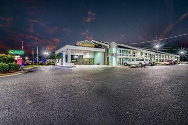 هتل Quality Inn Greenville Near University