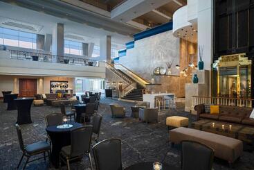 هتل Renaissance Concourse Atlanta Airport