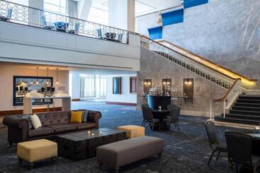 هتل Renaissance Concourse Atlanta Airport