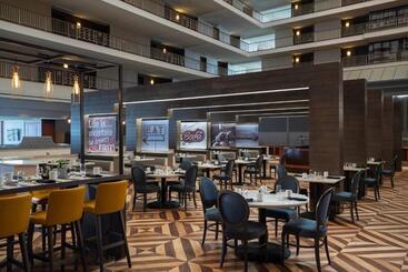 هتل Renaissance Concourse Atlanta Airport