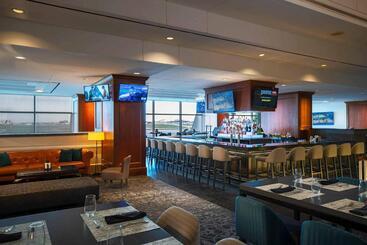 هتل Renaissance Concourse Atlanta Airport