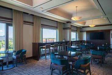 هتل Renaissance Concourse Atlanta Airport