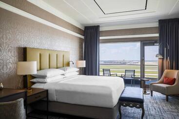 هتل Renaissance Concourse Atlanta Airport