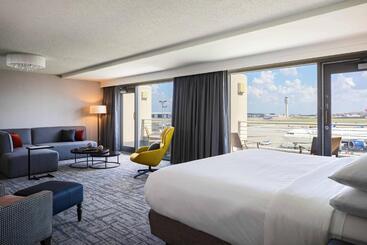 هتل Renaissance Concourse Atlanta Airport