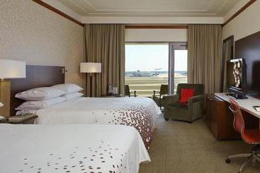 هتل Renaissance Concourse Atlanta Airport