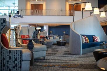 هتل Renaissance Concourse Atlanta Airport