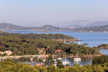 هتل Residence Les Medes