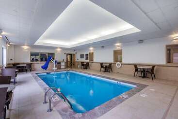 هتل Sleep Inn & Suites