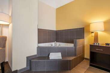 هتل Sleep Inn & Suites