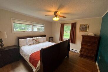 Meadowlark Motel With Restaurant & Bar
