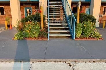 汽车旅馆  Americas Best Value Inn Roxboro