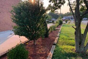 汽车旅馆  Americas Best Value Inn Roxboro
