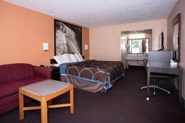 فندق على الطريق Super 8 By Wyndham Black Mountain