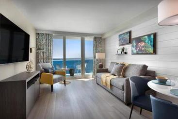 Crown Reef Beach Resort And Waterpark