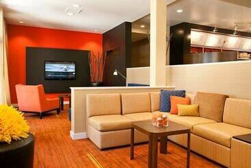 هتل Courtyard By Marriott Palm Springs