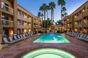 هتل Courtyard By Marriott Palm Springs