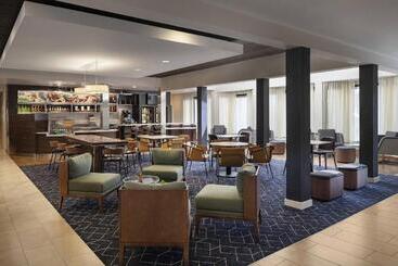 هتل Courtyard By Marriott Palm Springs