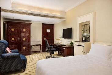 Crowne Plaza Hotel & Suites Landmark Shenzhen, An Ihg Hotel   Nearby Luohu Border, Indoor Heated Swi