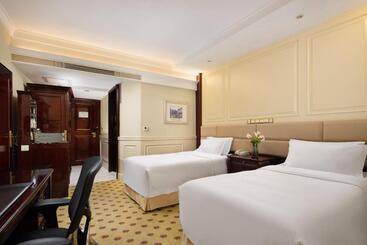 Crowne Plaza Hotel & Suites Landmark Shenzhen, An Ihg Hotel   Nearby Luohu Border, Indoor Heated Swi