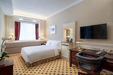 Crowne Plaza Hotel & Suites Landmark Shenzhen, An Ihg Hotel   Nearby Luohu Border, Indoor Heated Swi